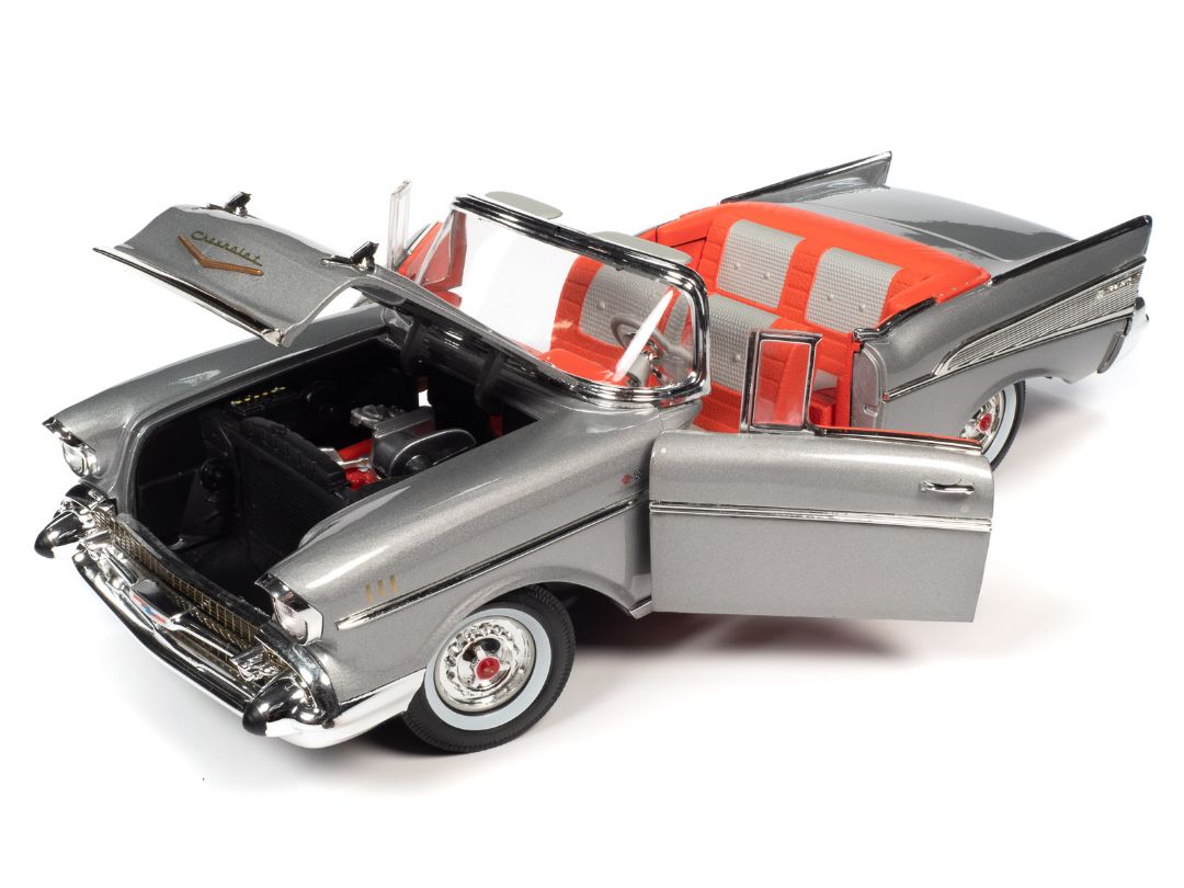 Auto World 1/18 1957 Chevrolet Bel Air Convertible – image 7