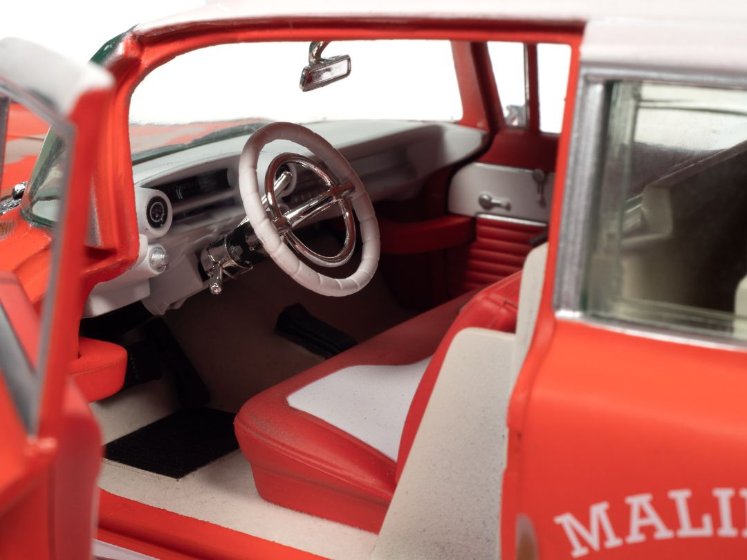 Auto World 1/18 1959 Cadillac Eldorado Ambulance Surf Shark – image 8