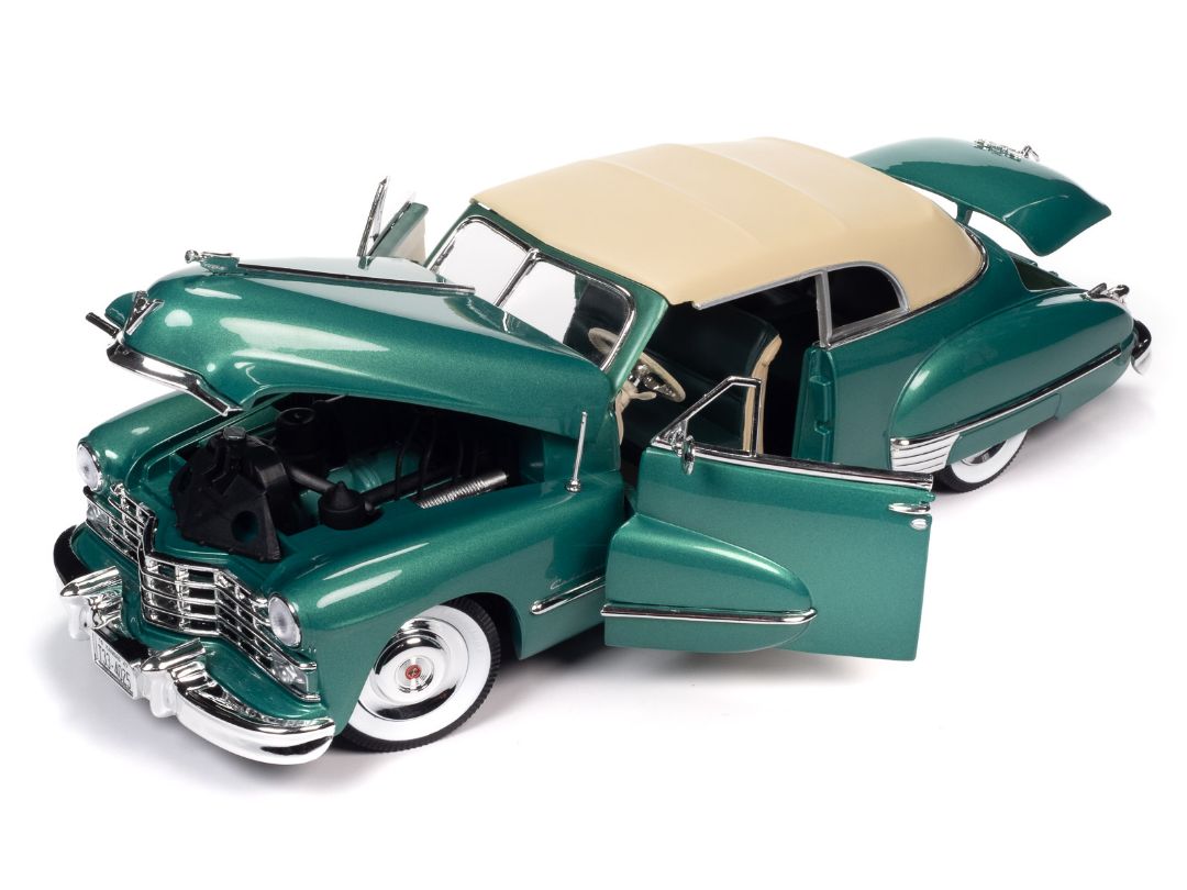 Auto World 1/18 1947 Cadillac Series 62 Cabriolet - Green – image 8