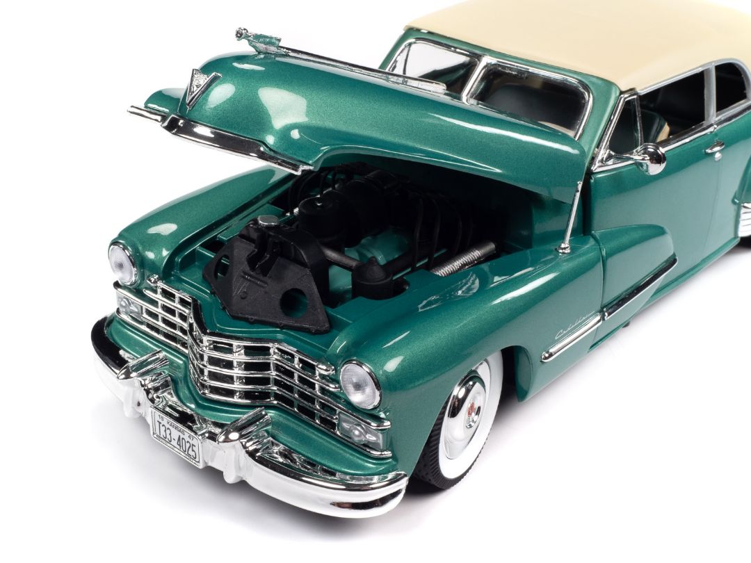 Auto World 1/18 1947 Cadillac Series 62 Cabriolet - Green – image 9