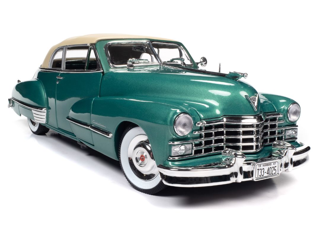 Auto World 1/18 1947 Cadillac Series 62 Cabriolet - Green – image 11