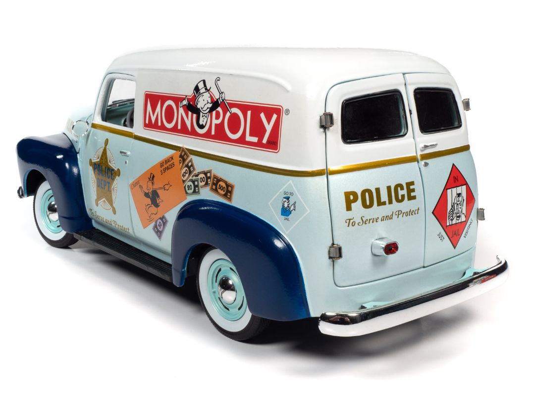 Auto World 1/18 Monopoly 1948 Chevrolet Panel Delivery w/ Figure – image 7