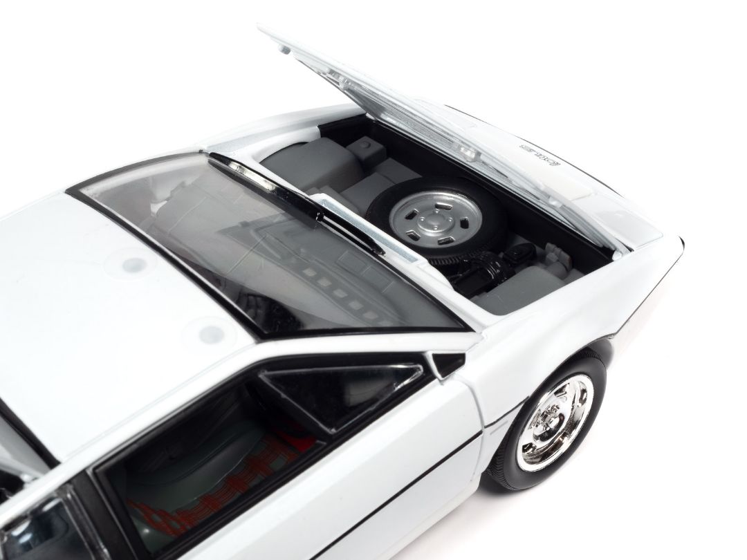 Auto World 1/18 James Bond 1971 Lotus Espirit - Lotus White – image 3