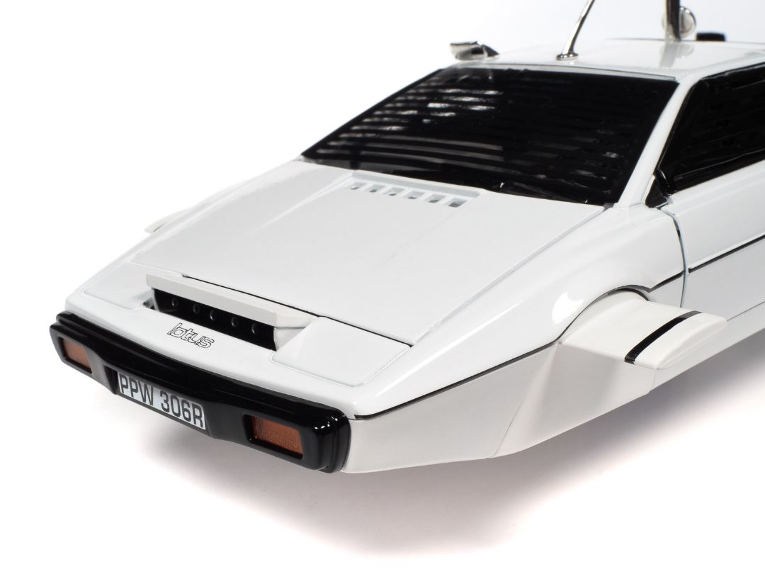 Auto World 1/18 James Bond 1971 Lotus Espirit - Lotus White – image 14