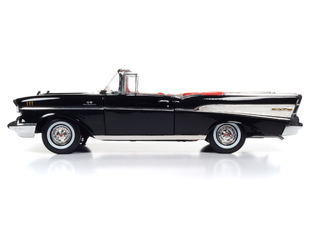 Auto World 1/18 James Bond 1957 Chevrolet Bel Air Convertible – image 3