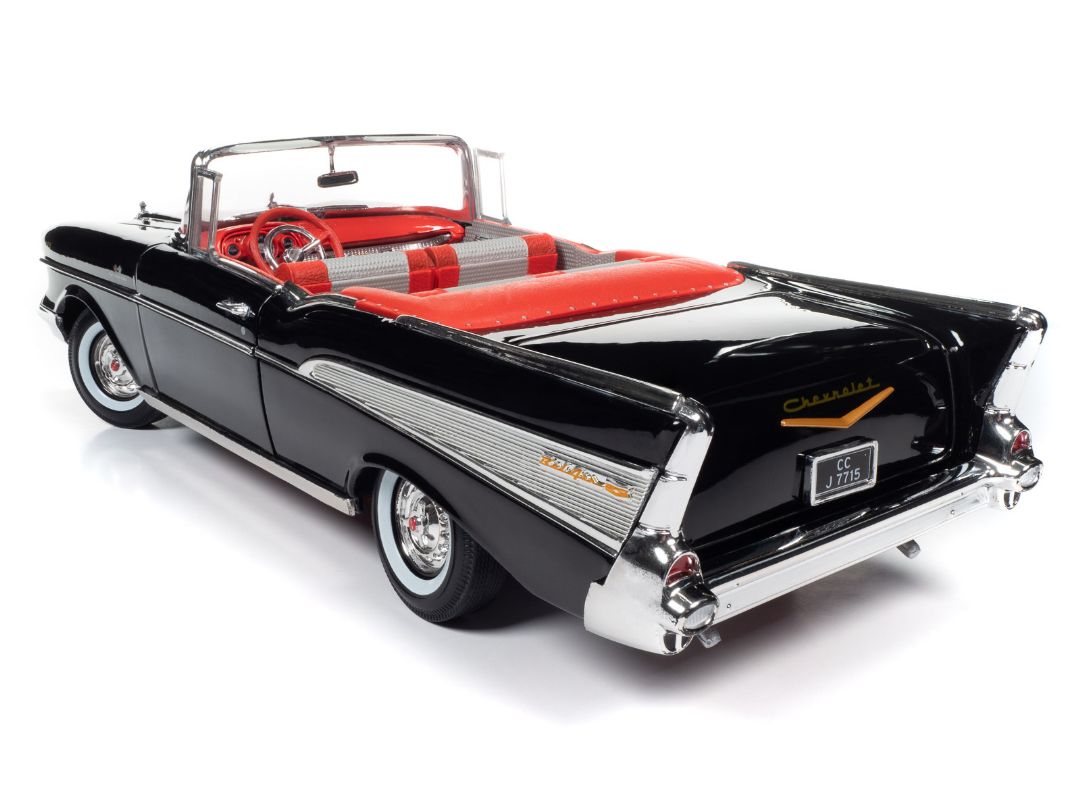 Auto World 1/18 James Bond 1957 Chevrolet Bel Air Convertible – image 5