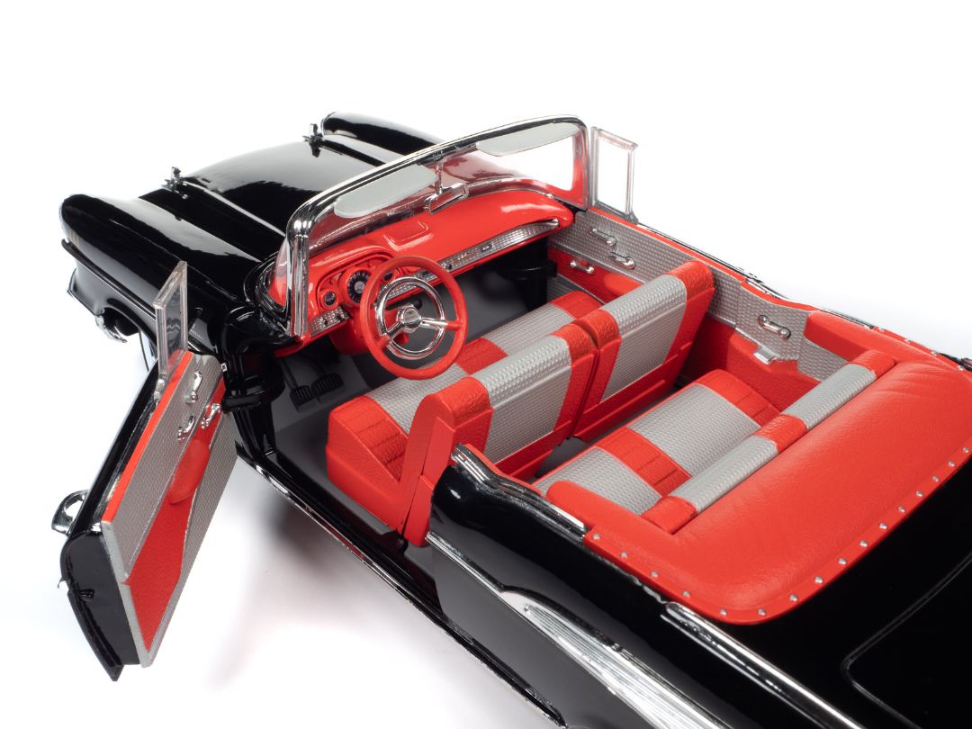 Auto World 1/18 James Bond 1957 Chevrolet Bel Air Convertible – image 8