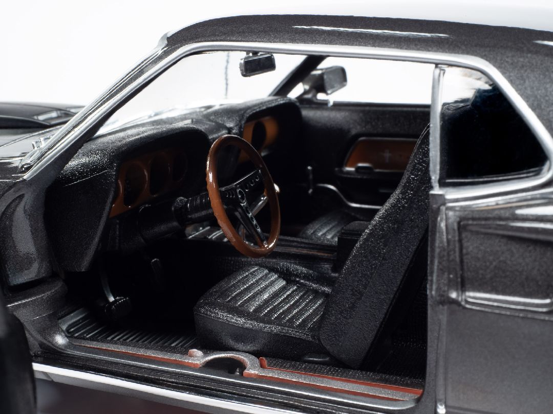 Auto World 1/18 1969 Ford Mustang John Wick – image 10
