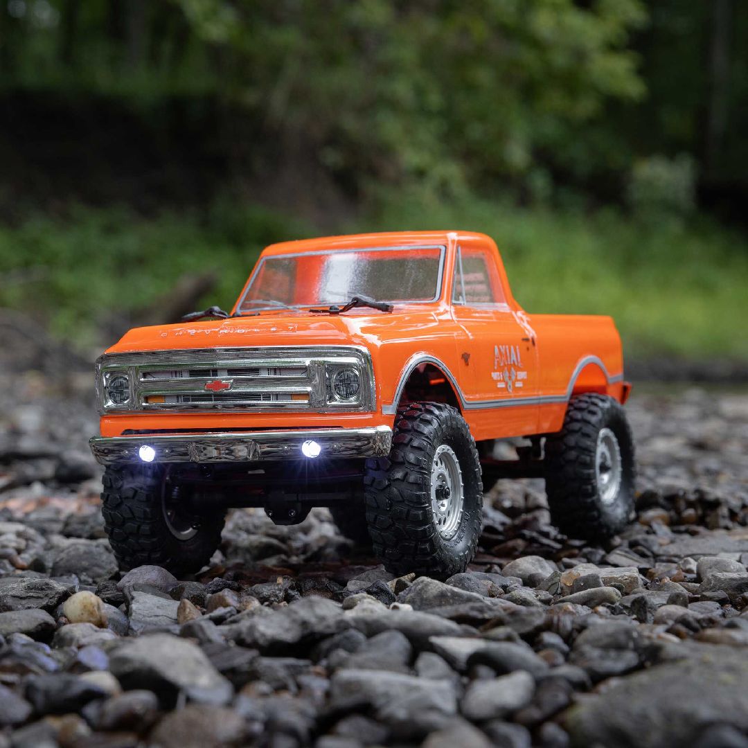 Axial 1/24 SCX24 1967 Chevrolet C10 4x4 RTR - Orange – image 4