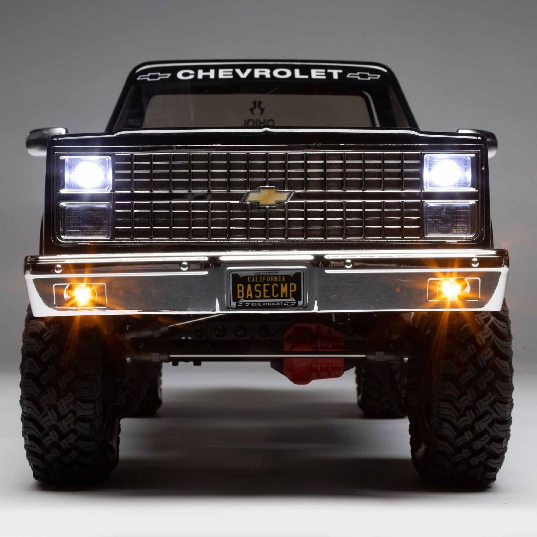 Axial 1/10 SCX10 III Base Camp Chevy K10 Brushed 4x4 RTR -Black – image 4