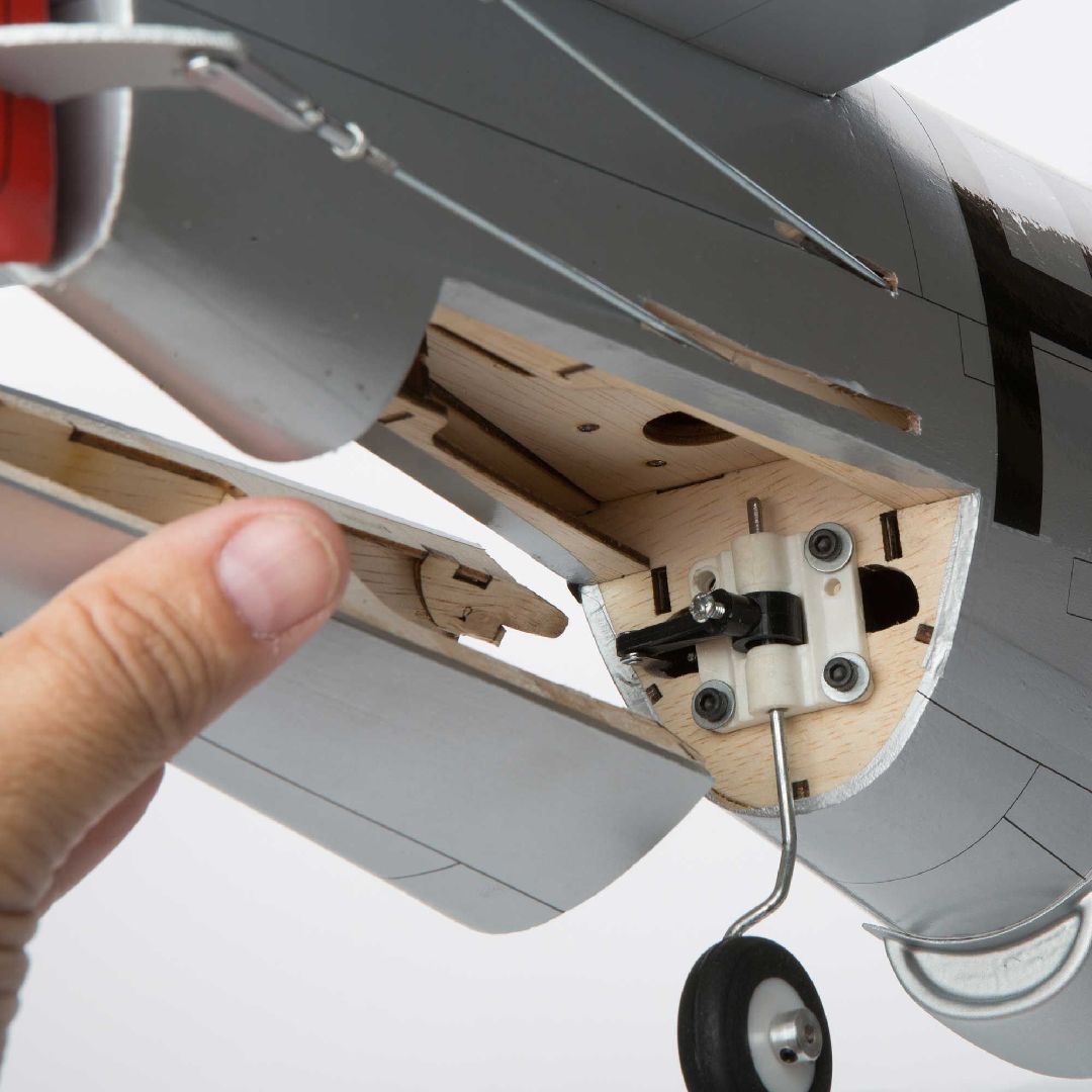 Hanger 9 hunderbolt 20cc ARF w/ E-flite Electric Retract Set – image 6