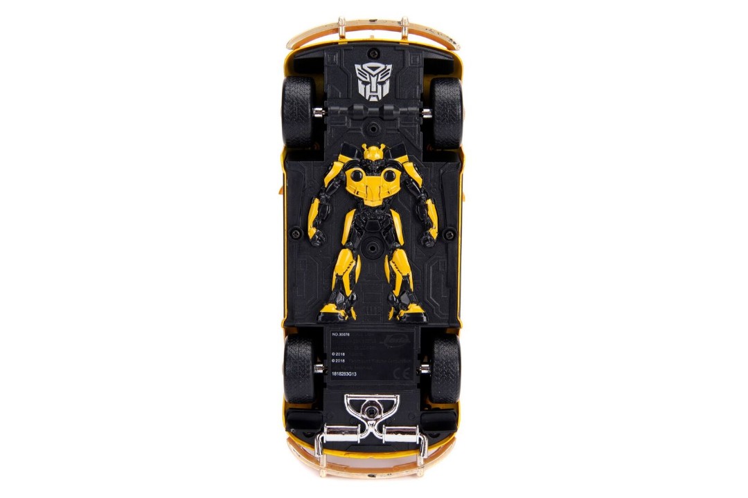 Jada 1/24 "Hollywood Rides" VW Beetle - Bumblebee w Charlie – image 3