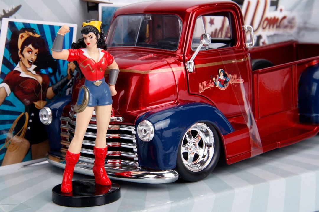 Jada 1/24 "DC Comics Bombshells" 1952 Chevy COE Pickup w/ figure – image 6