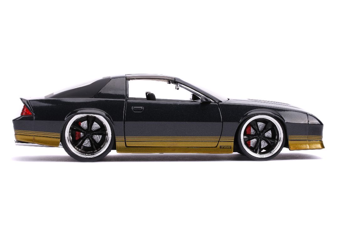 Jada 1/24 "BIGTIME Muscle" 1985 Chevy Camaro Z28 – image 6