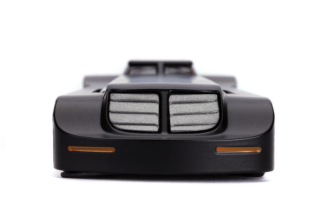 Jada 1/32 "Hollywood Rides" Animated Series Batmobile w/Batman – image 2