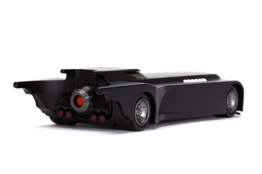 Jada 1/32 "Hollywood Rides" Animated Series Batmobile w/Batman – image 5