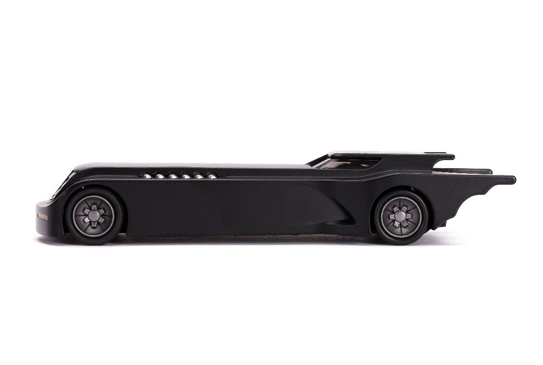 Jada 1/32 "Hollywood Rides" Animated Series Batmobile w/Batman – image 8