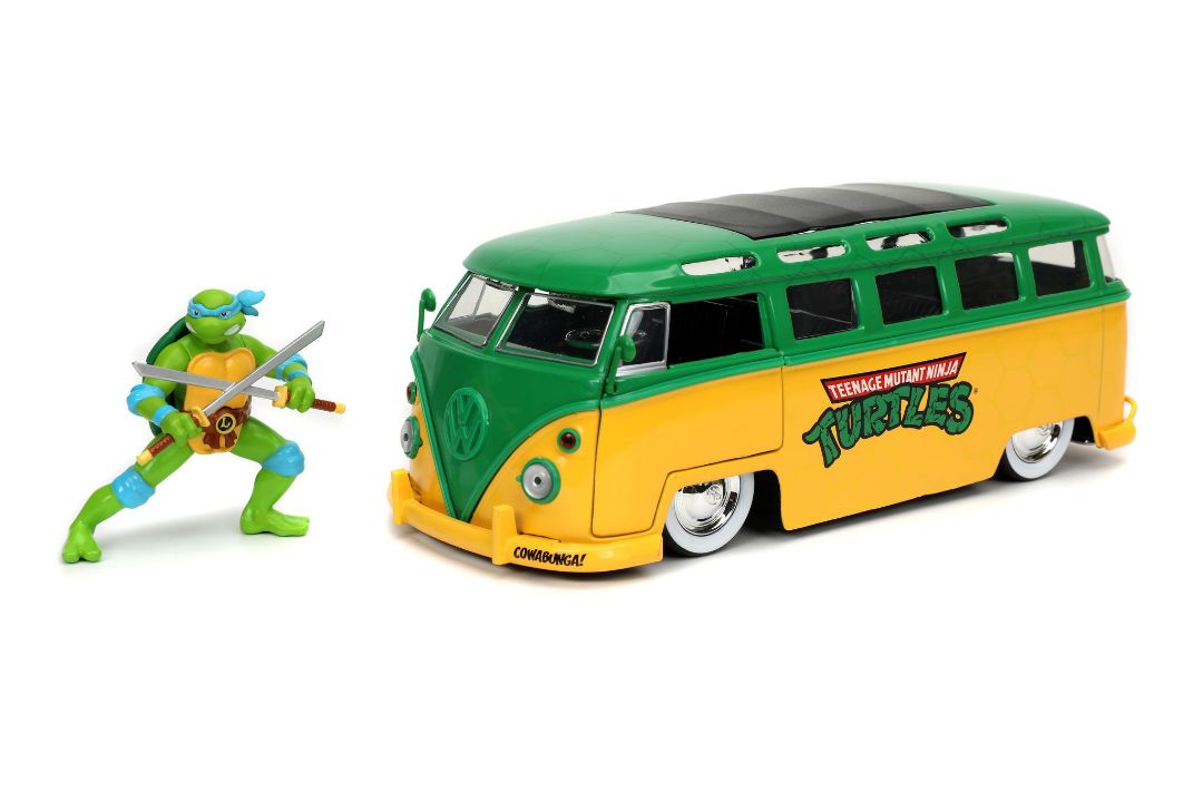 Jada 1/24 "Hollywood Rides" 1962 VW Bus w/Leonardo (TMNT) – image 6