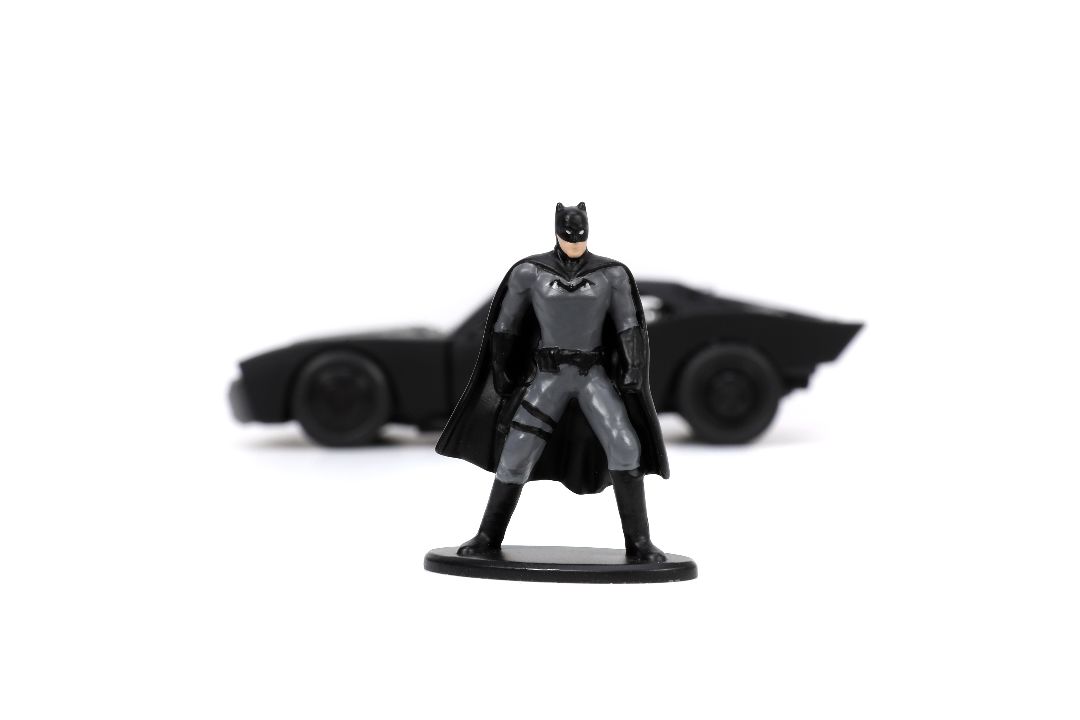 Jada 1/32 "Hollywood Rides" 2022 The Batman Batmobile w/Batman – image 3