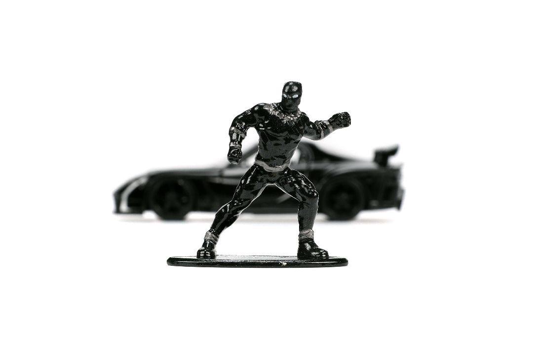 Jada 1/32 "Hollywood Rides" Marvel 1993 Mazda RX7 w/Blk Panther – image 4