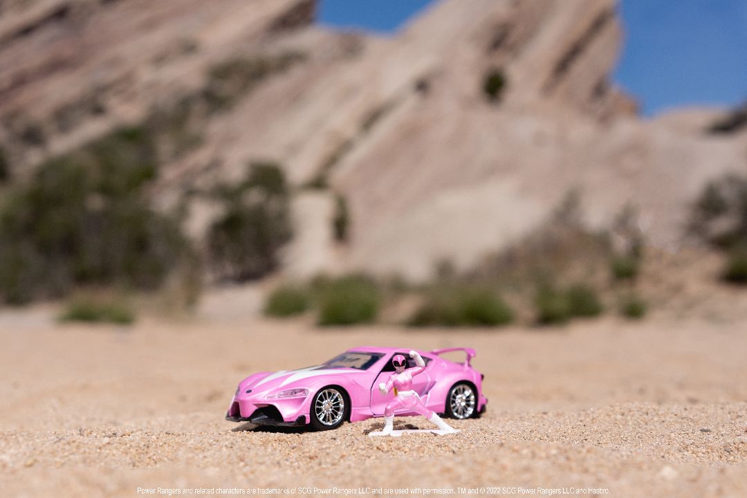 Jada 1/32 "Hollywood Rides" Toyota FT-1 Concept with Pink Ranger – image 18