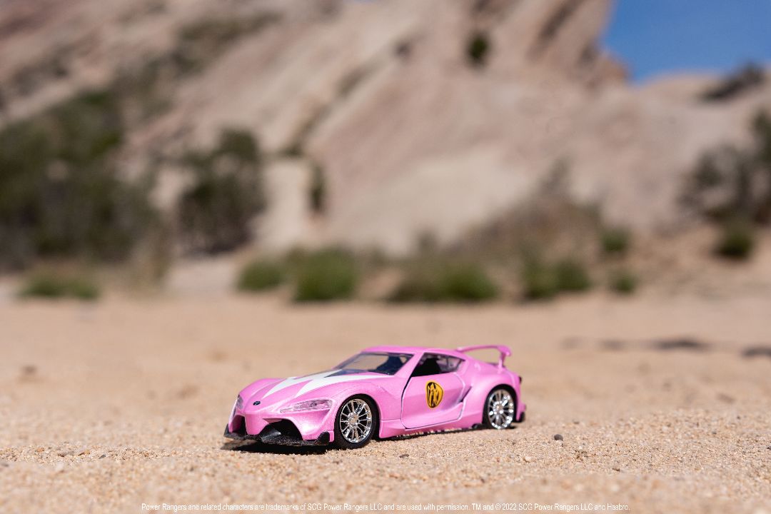 Jada 1/32 "Hollywood Rides" Toyota FT-1 Concept with Pink Ranger – image 19