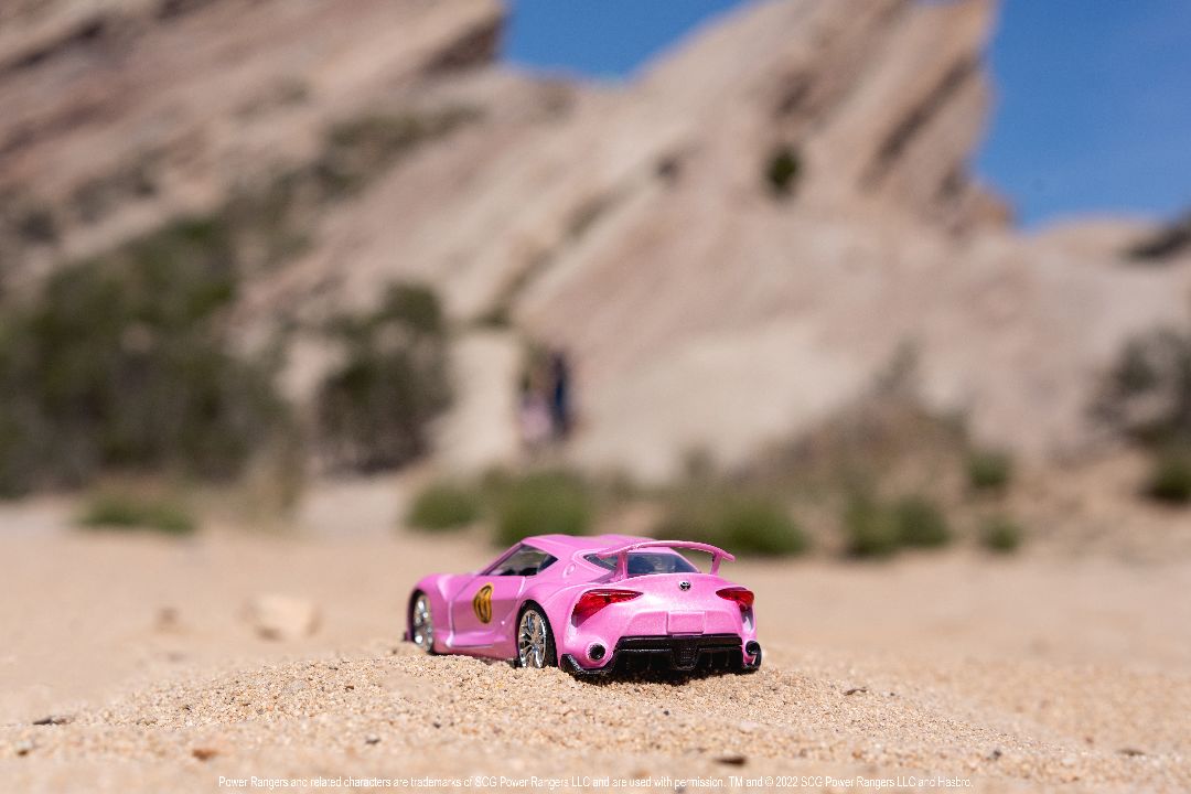 Jada 1/32 "Hollywood Rides" Toyota FT-1 Concept with Pink Ranger – image 20