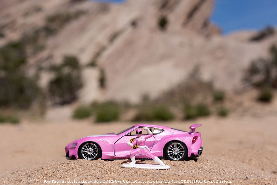 Jada 1/32 "Hollywood Rides" Toyota FT-1 Concept with Pink Ranger – image 21