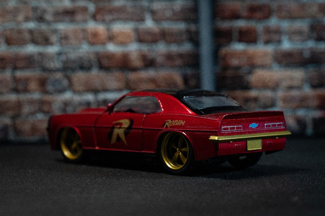 Jada 1/32 "Hollywood Rides" DC Comics 1969 Chevy Camaro w/Robin – image 26
