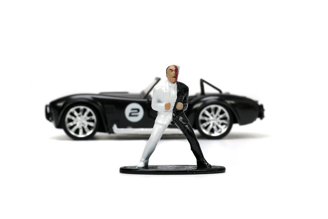 Jada 1/32 "Hollywood Rides" DC Comics 1965 Shelby Cobra Two Face – image 3