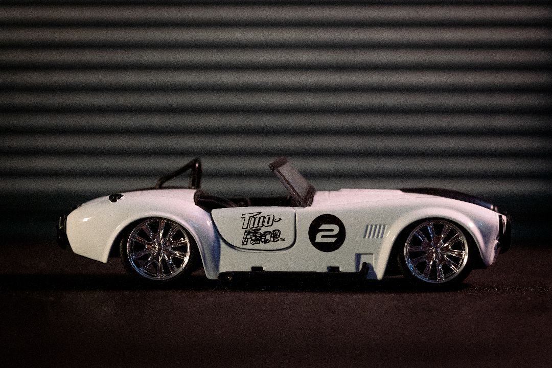 Jada 1/32 "Hollywood Rides" DC Comics 1965 Shelby Cobra Two Face – image 22