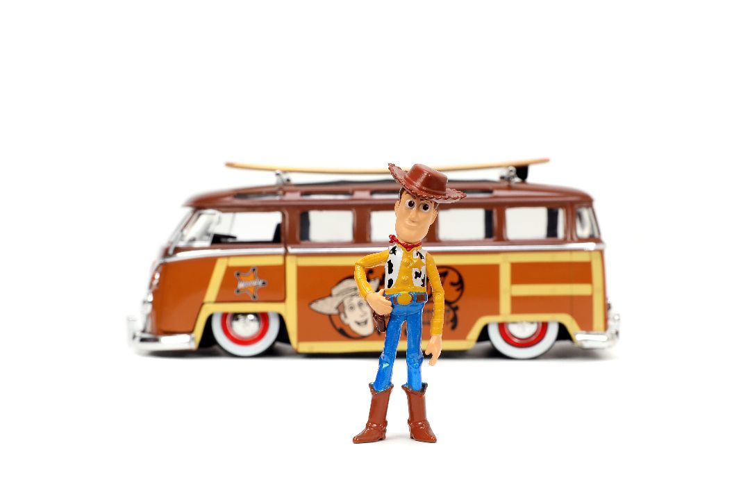 Jada 1/24 "Hollywood Rides" Disney 1962 VW Bus with Woody – image 3