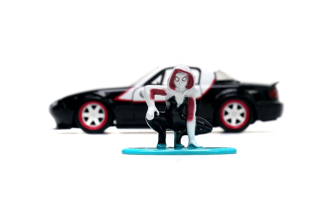 Jada 1/32 "Hollywood Rides" 1990 Mazda Miata w/Ghost Spider – image 3