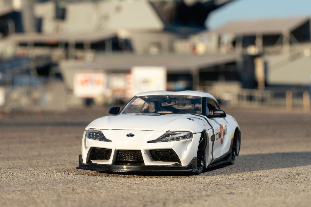 Jada 1/24 "Hollywood Rides" Robotech 2020 Supra with Roy Fokker – image 21