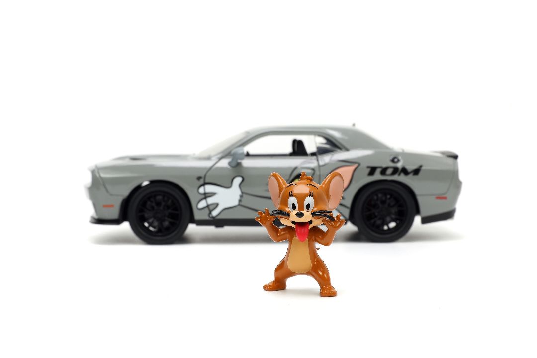 Jada 1/24 "Hollywood Rides" 2015 Challenger SRT8 Hellcat w/Jerry – image 4