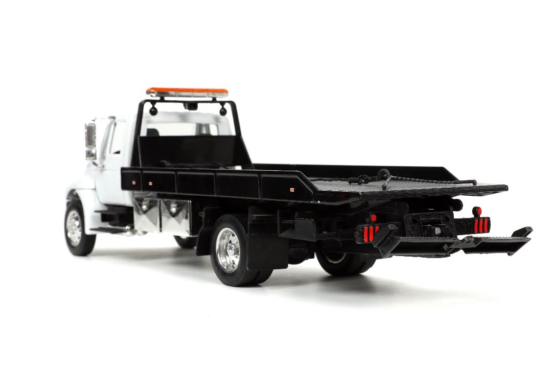 Jada 1/24 International Flat Bed Truck - Glossy White – image 4