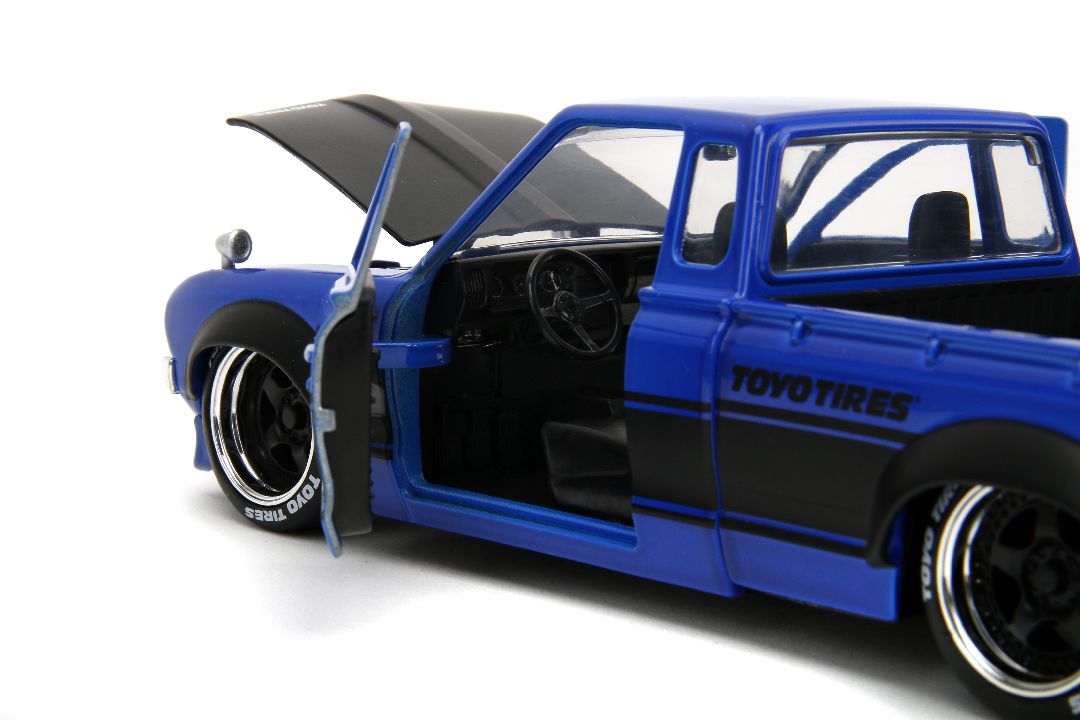 Jada 1/24 "Just Trucks" w/Rack 1972 Datsun 620 Pickup-Glossy Blu – image 13