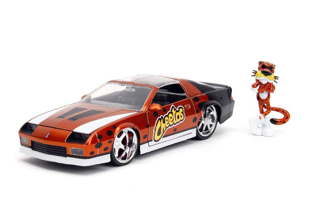 Jada 1/24 "Hollywood Rides" Cheetos 1985 Chevy Camaro w/Chester – image 2