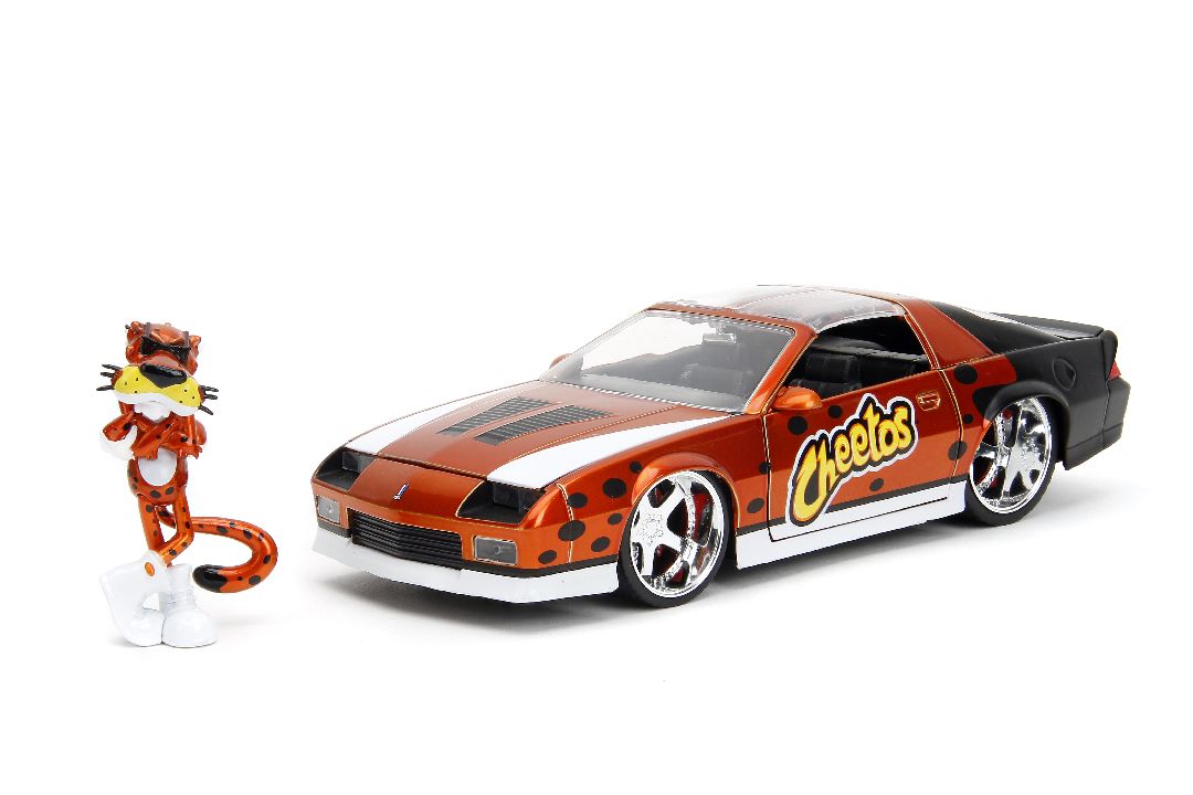Jada 1/24 "Hollywood Rides" Cheetos 1985 Chevy Camaro w/Chester – image 4