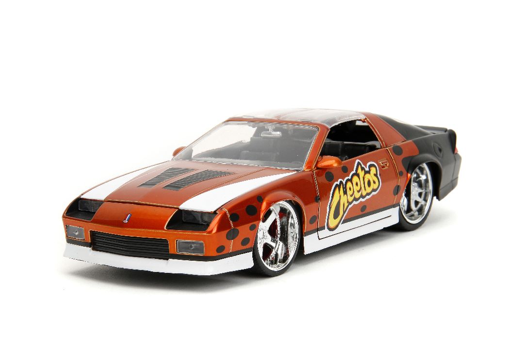 Jada 1/24 "Hollywood Rides" Cheetos 1985 Chevy Camaro w/Chester – image 3