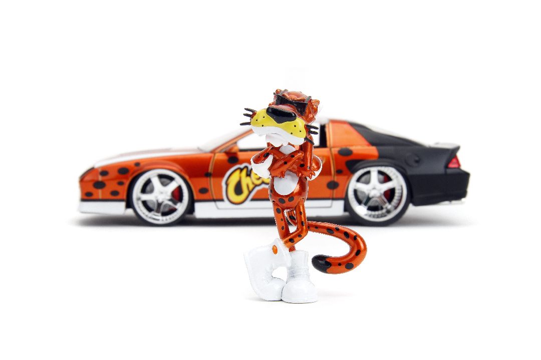 Jada 1/24 "Hollywood Rides" Cheetos 1985 Chevy Camaro w/Chester – image 5