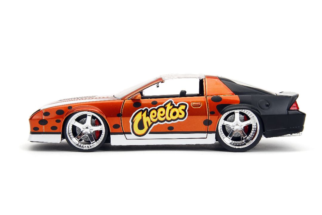 Jada 1/24 "Hollywood Rides" Cheetos 1985 Chevy Camaro w/Chester – image 9