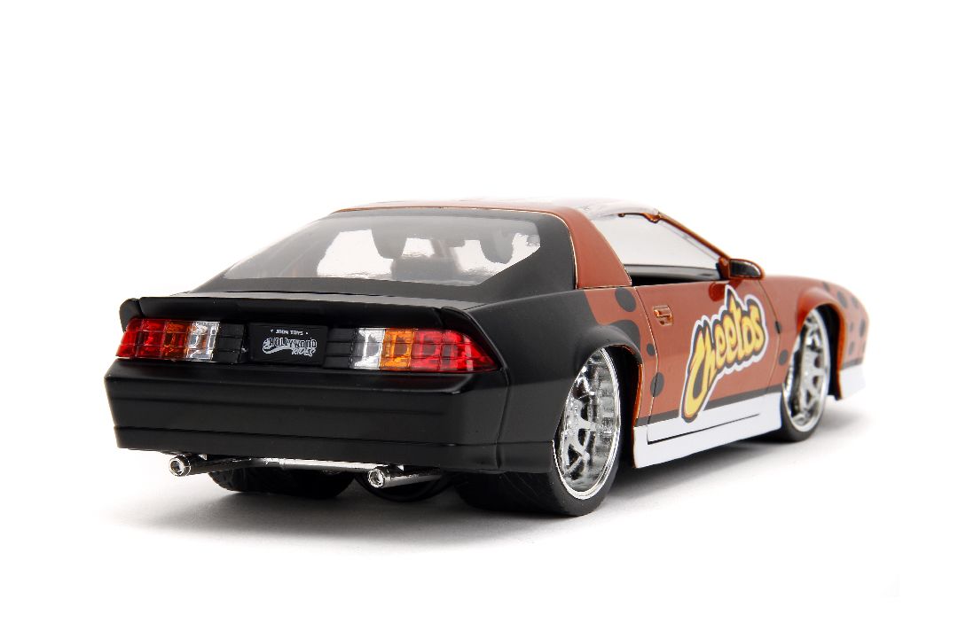 Jada 1/24 "Hollywood Rides" Cheetos 1985 Chevy Camaro w/Chester – image 6