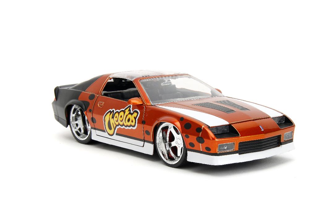 Jada 1/24 "Hollywood Rides" Cheetos 1985 Chevy Camaro w/Chester – image 11