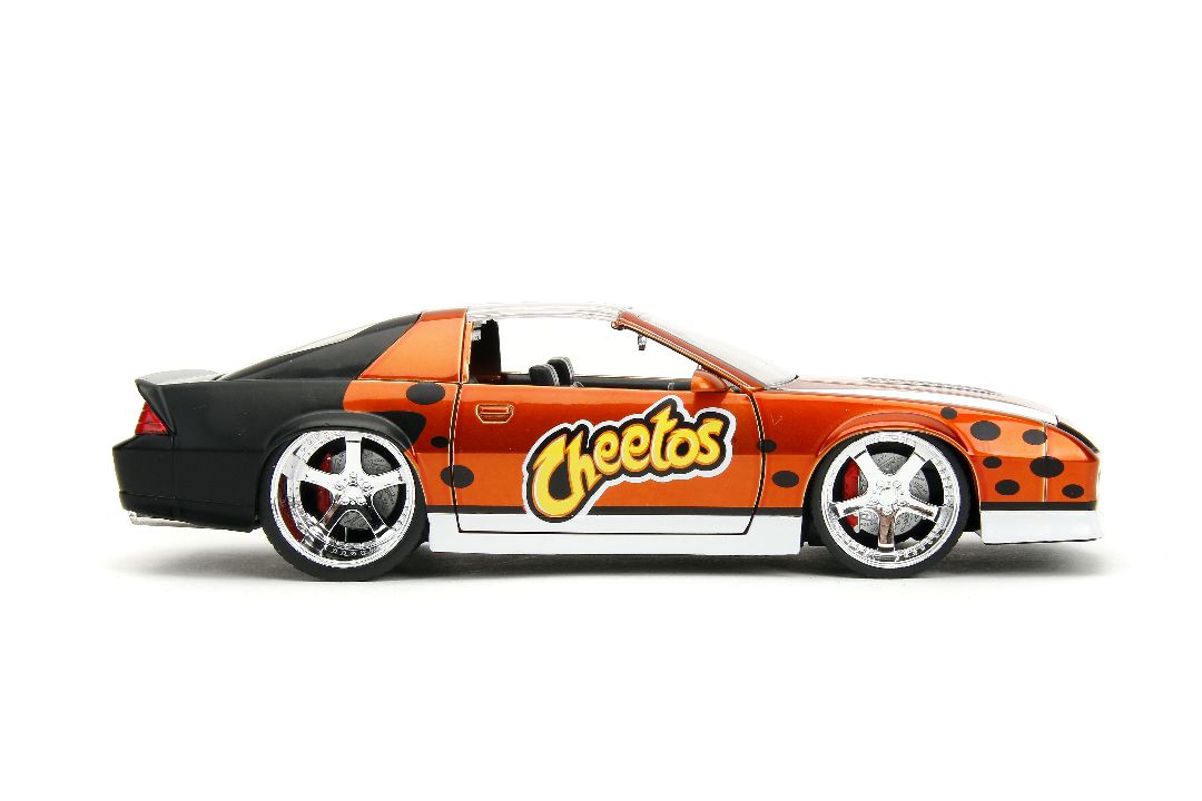 Jada 1/24 "Hollywood Rides" Cheetos 1985 Chevy Camaro w/Chester – image 14