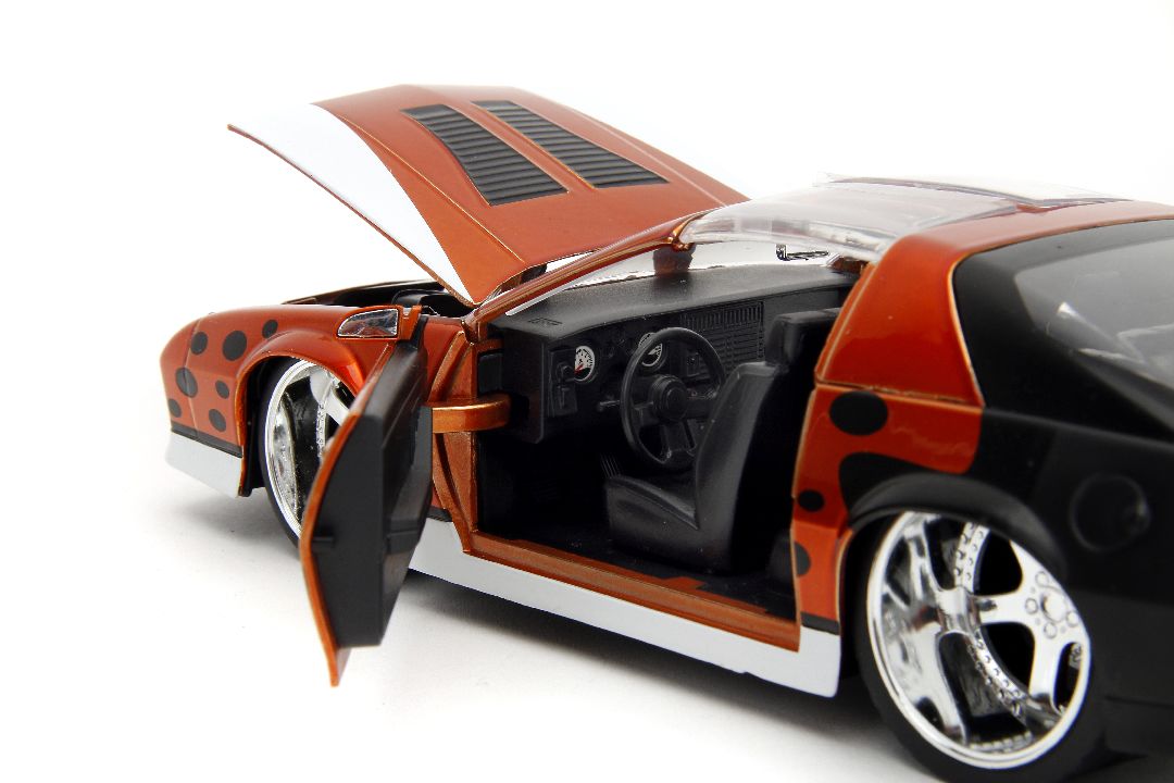 Jada 1/24 "Hollywood Rides" Cheetos 1985 Chevy Camaro w/Chester – image 19