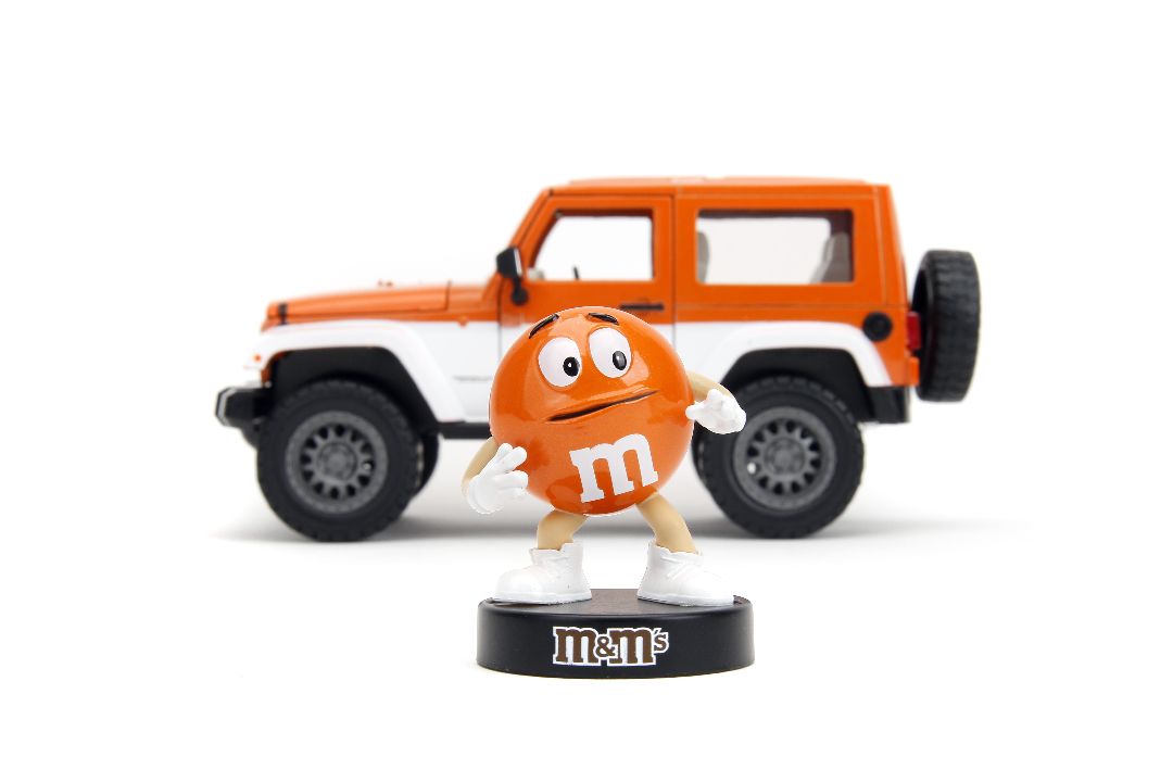 Jada 1/24 "Hollywood Rides" 2007 Jeep Wrangler with Orange M&M – image 5