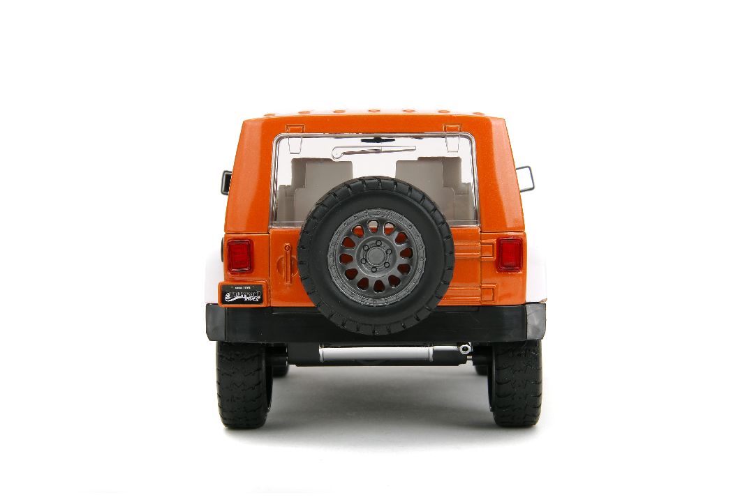 Jada 1/24 "Hollywood Rides" 2007 Jeep Wrangler with Orange M&M – image 10
