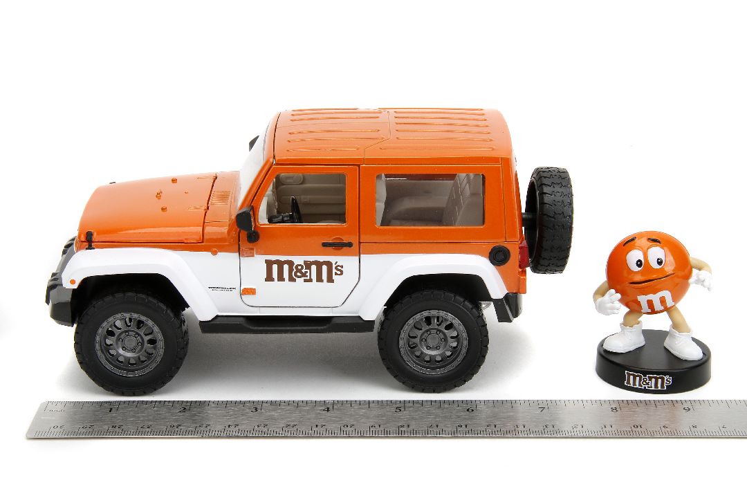 Jada 1/24 "Hollywood Rides" 2007 Jeep Wrangler with Orange M&M – image 20