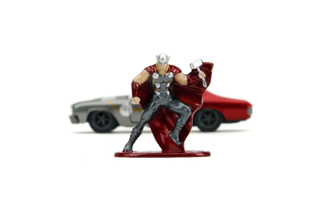 Jada 1/32 "Hollywood Rides" Marvel 1970 Chevelle SS w/Thor – image 7